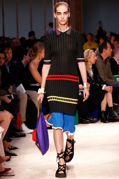 Look 15